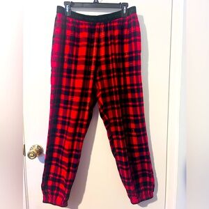 Victoria’s Secret Red and Black Plaid Flannel Joggers Pajama Pants,Size Medium.